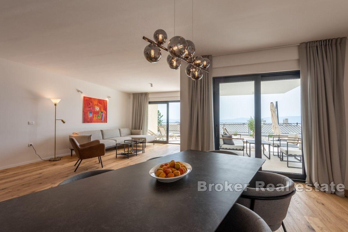 Nowoczesna willa z widokiem na basen i morze