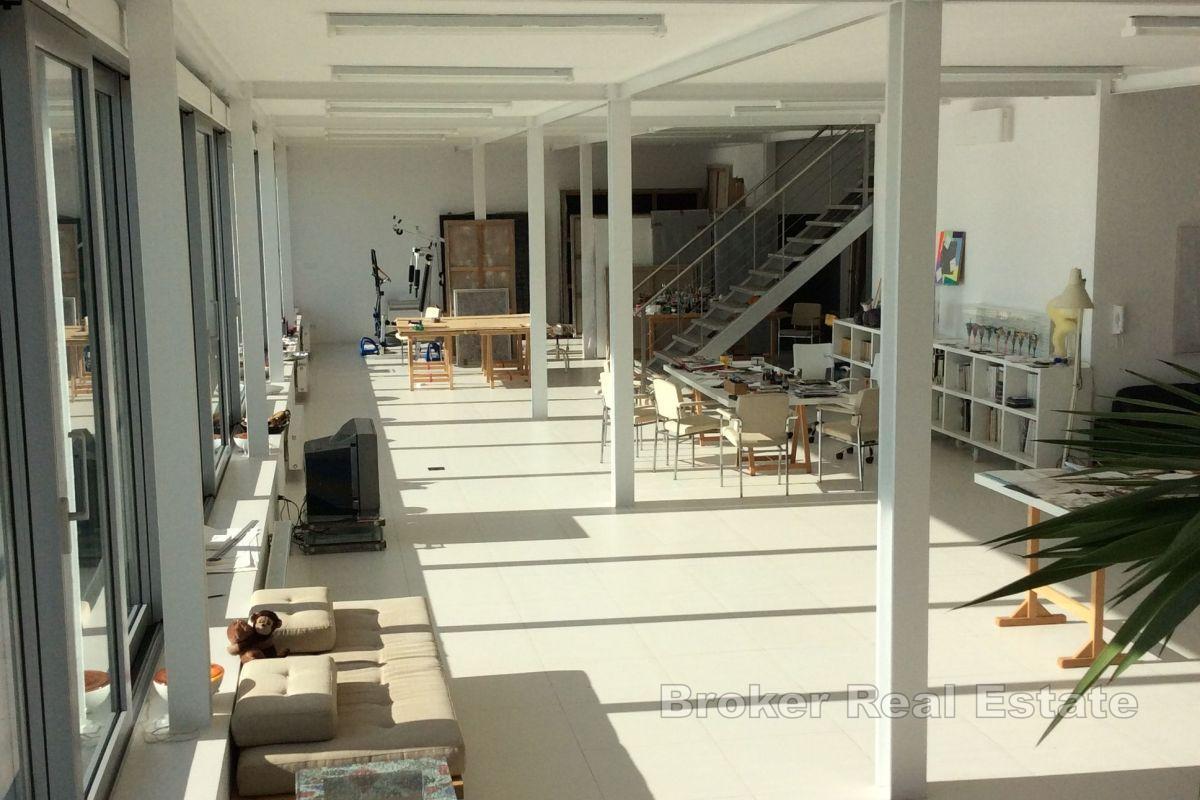 Moderná vila v prvom rade pri mori