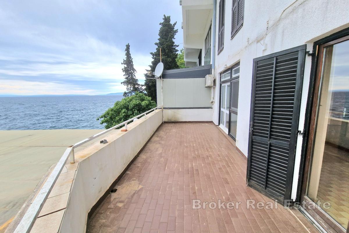 Wohnung in attraktiver Lage, erste Reihe zum Meer