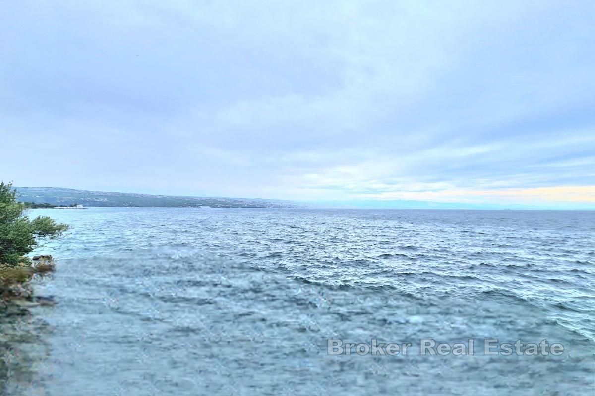 Wohnung in attraktiver Lage, erste Reihe zum Meer