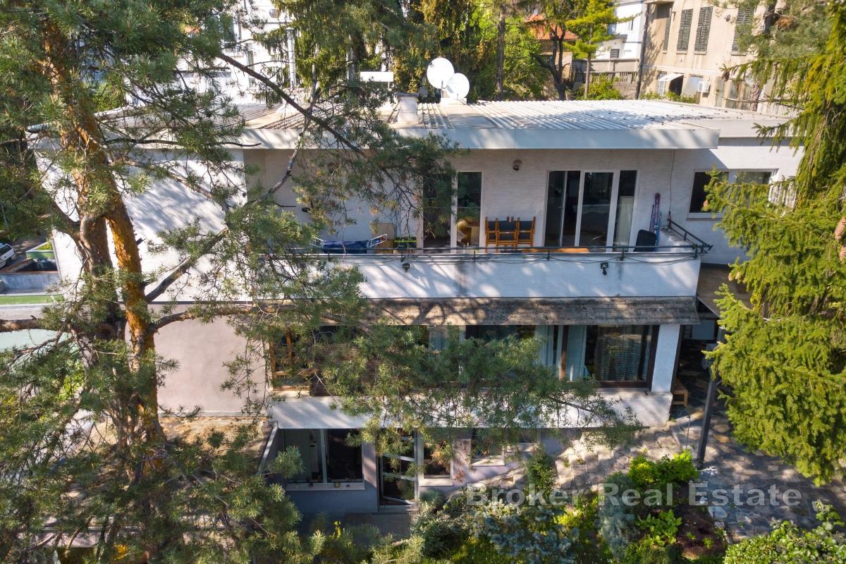 Romslig urban villa med tre boenheter i hjertet av Zagreb