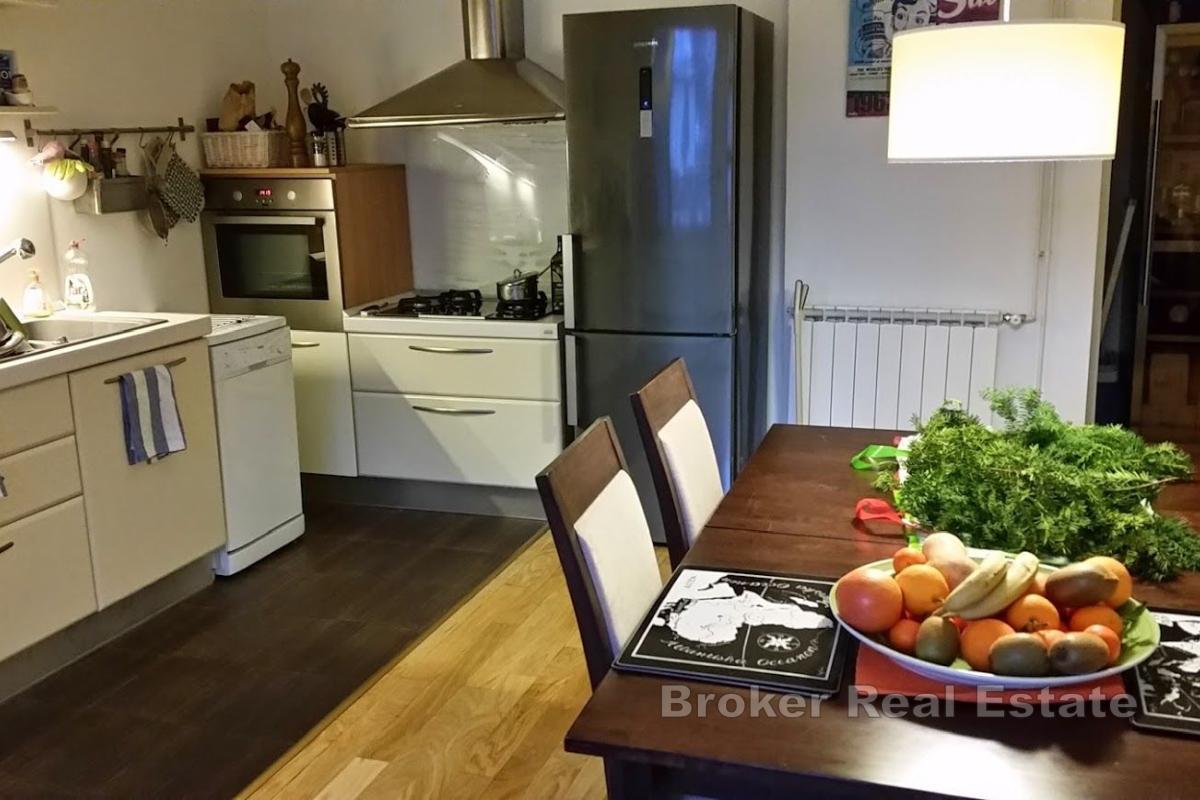 Romslig urban villa med tre boenheter i hjertet av Zagreb