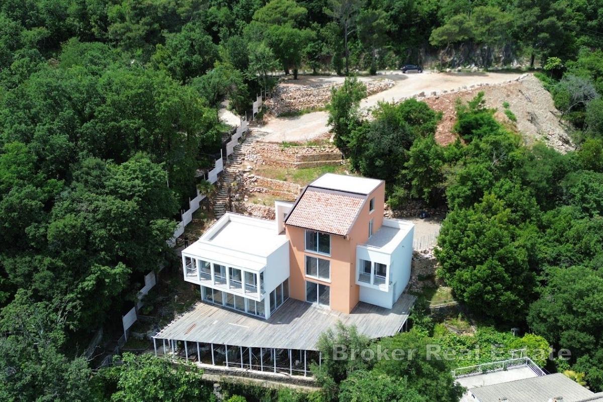 Villa moderna con piscina