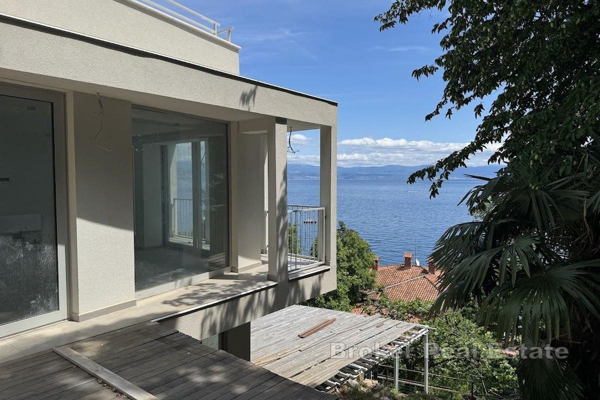 Villa moderna con piscina