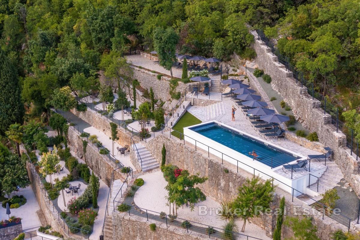 Luxusný apartmán so záhradou