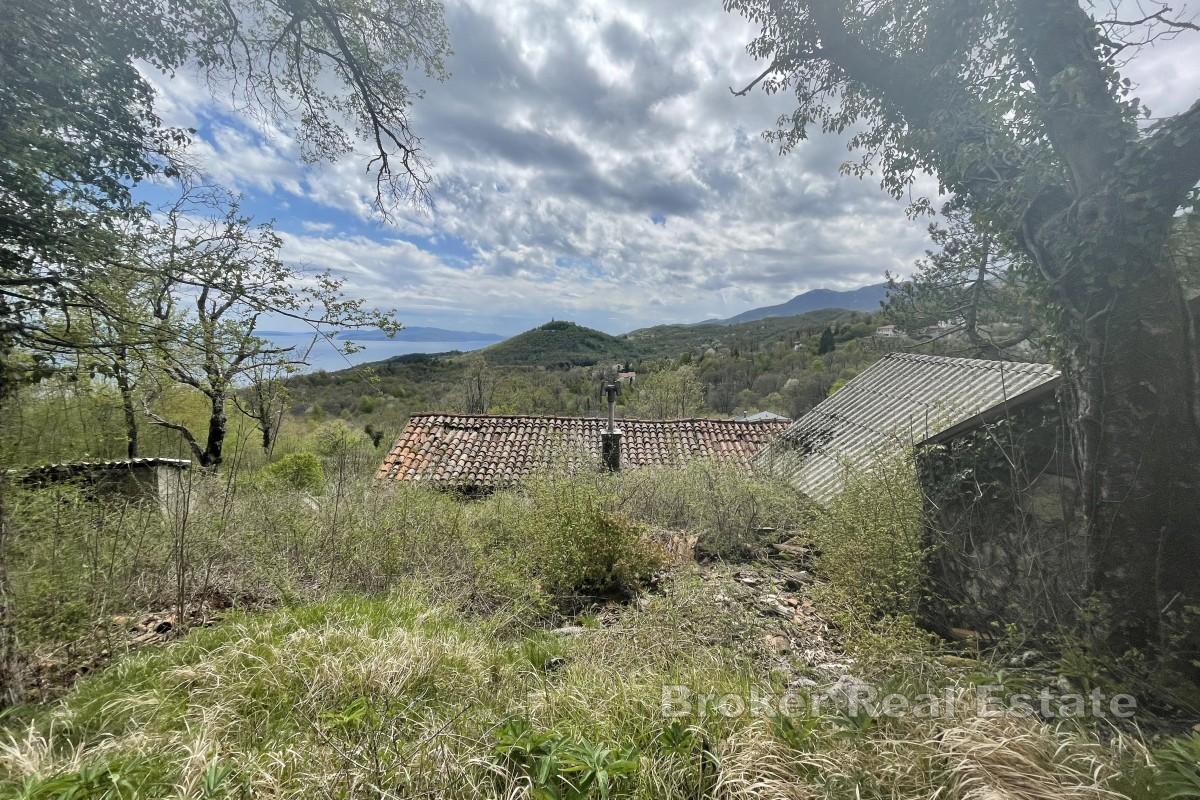 Prostorný pozemek se stavební plochou