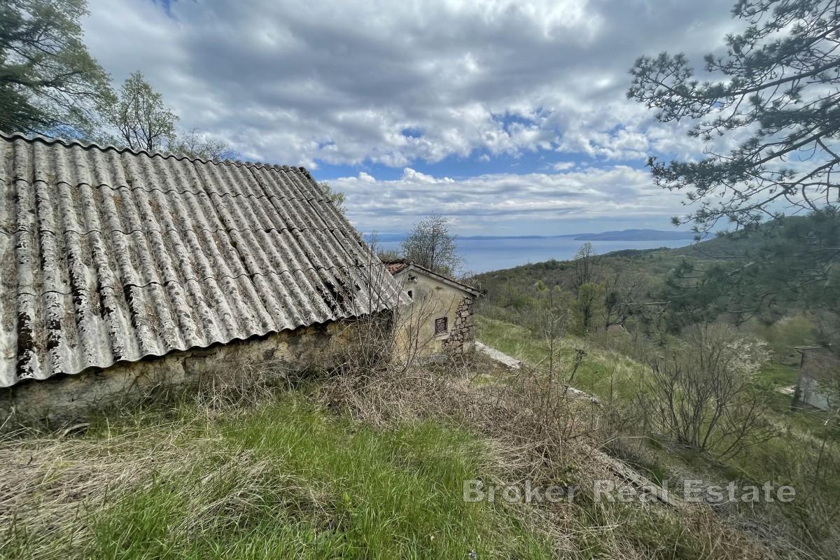 Prostorný pozemek se stavební plochou