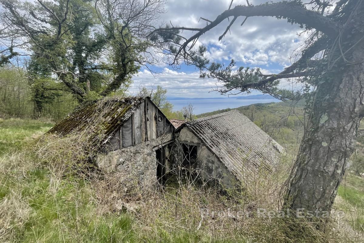 Prostorný pozemek se stavební plochou