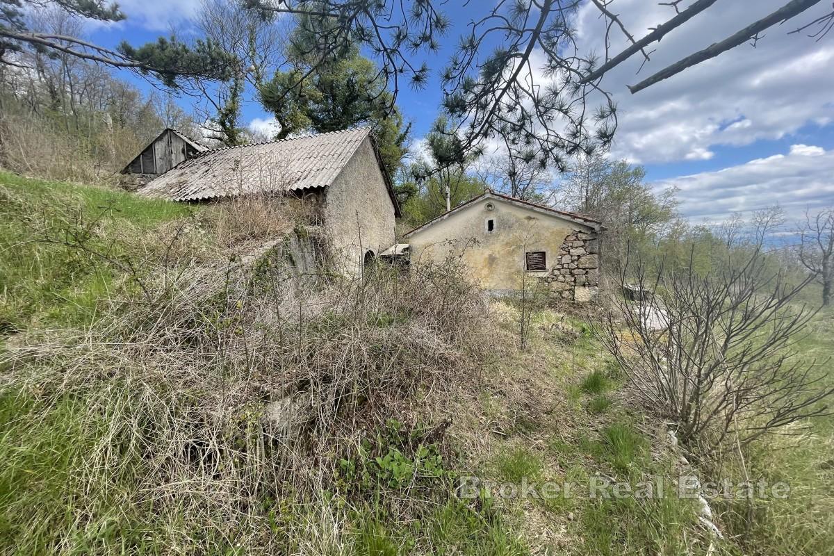 Romslig tomt med byggeareal