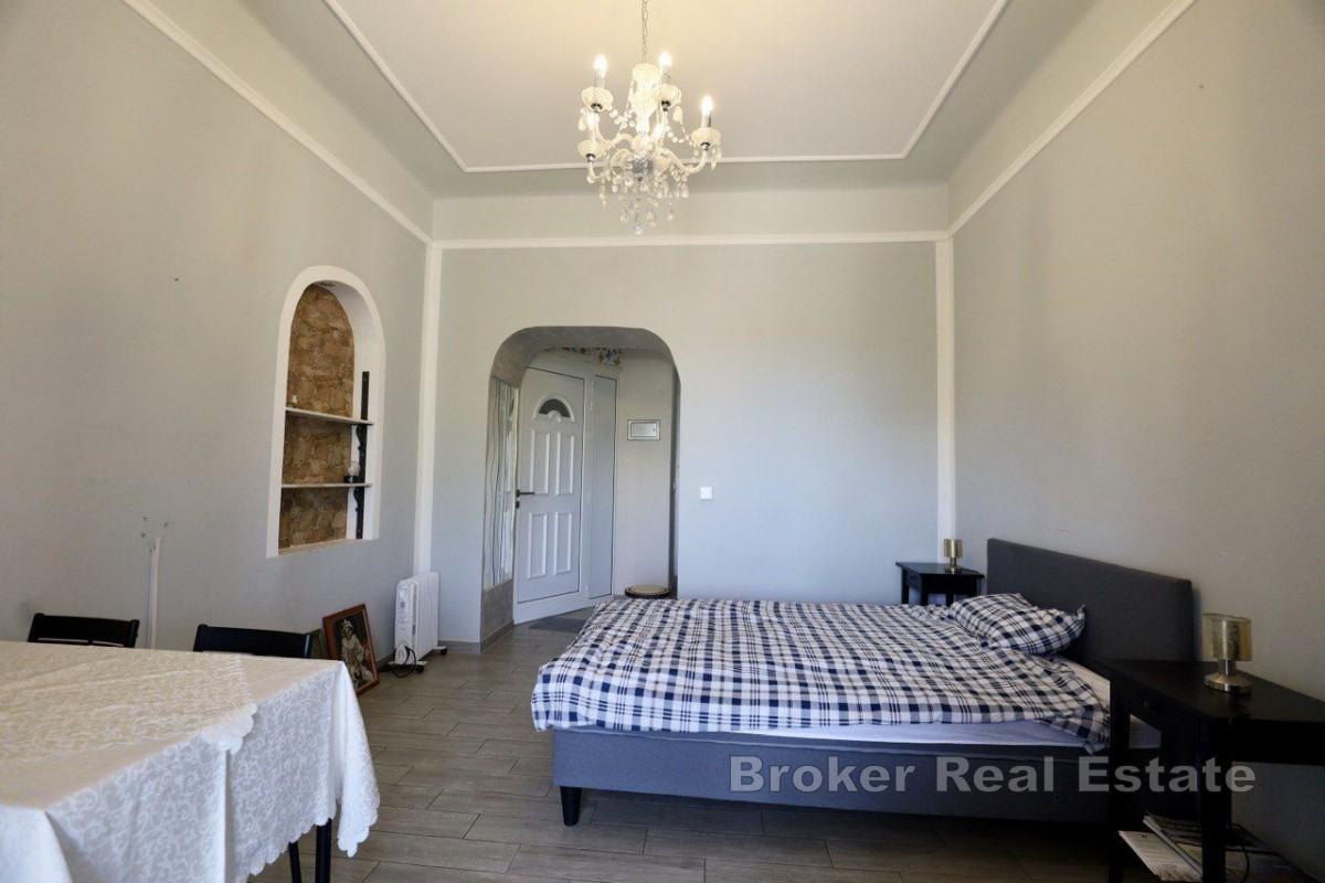 Lägenhet med terrass och havsutsikt