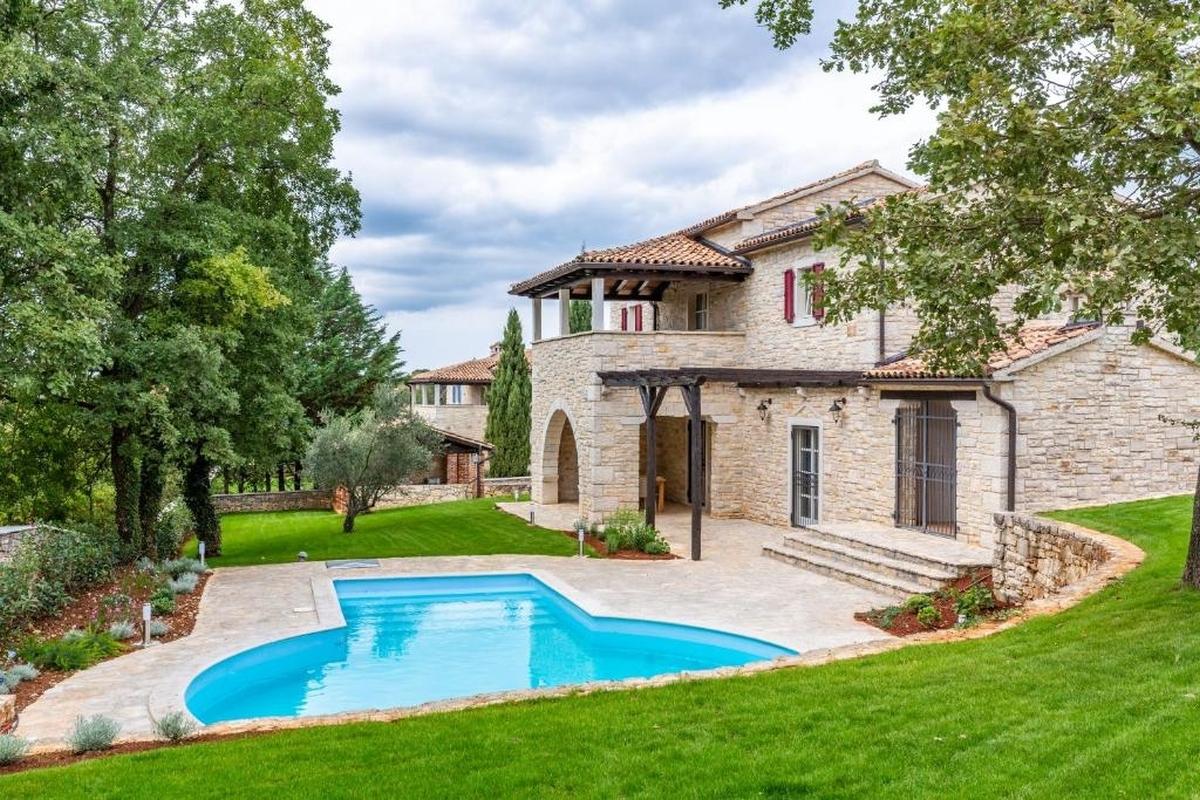 Moderní autochtonní vila ve střední Istrii - Tinjan