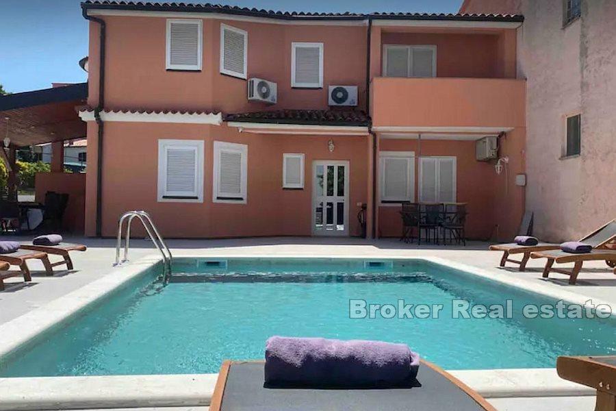 001-1025-03-Pula-Apartment-house-with-pool-for-sale
