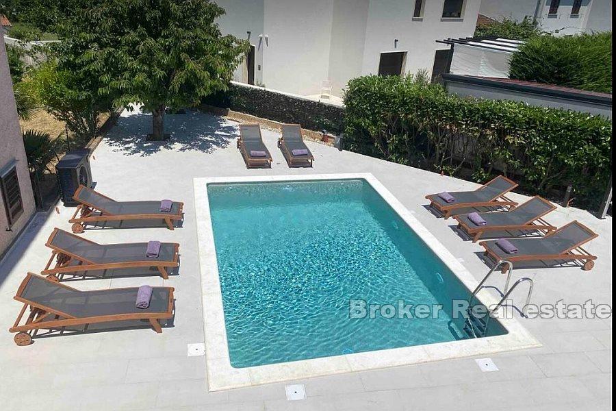 Casa con appartamenti nella tranquilla Štinjan