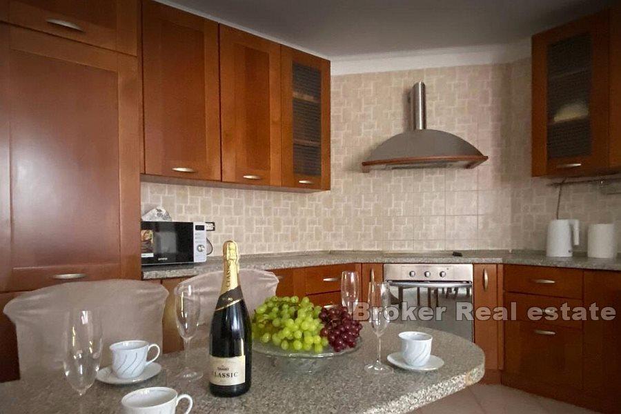 Casa con appartamenti nella tranquilla Štinjan