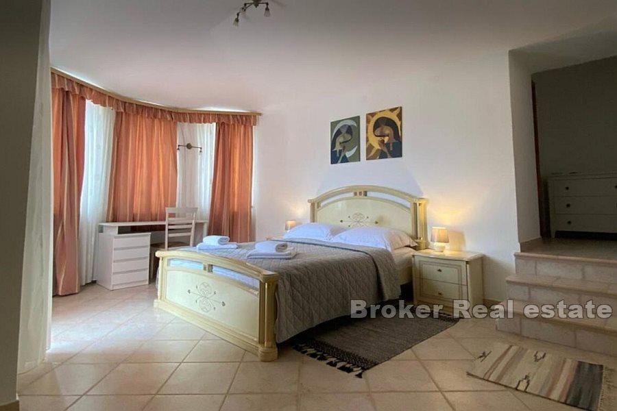 Casa con appartamenti nella tranquilla Štinjan