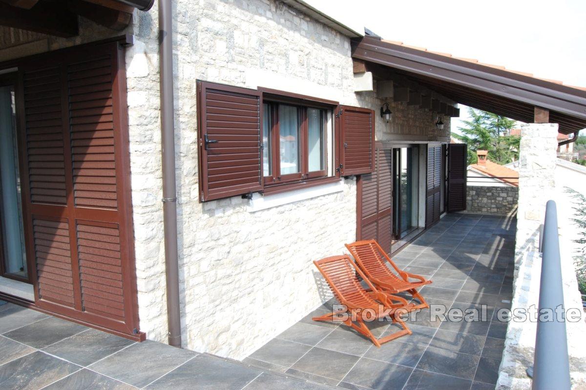 Villa en pierre unique dans un cadre tranquille