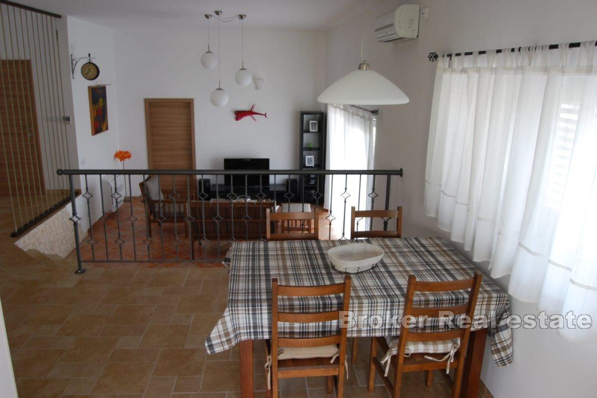 Villa en pierre unique dans un cadre tranquille