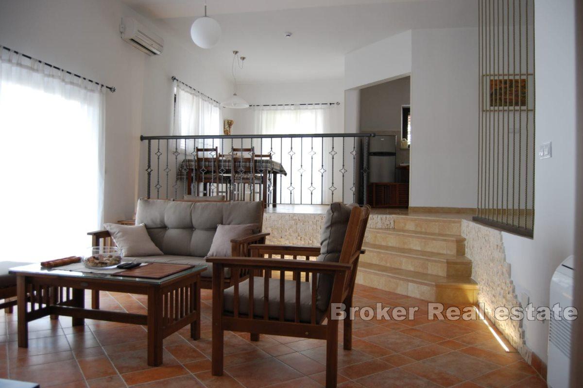 Unik steinvilla i rolige omgivelser