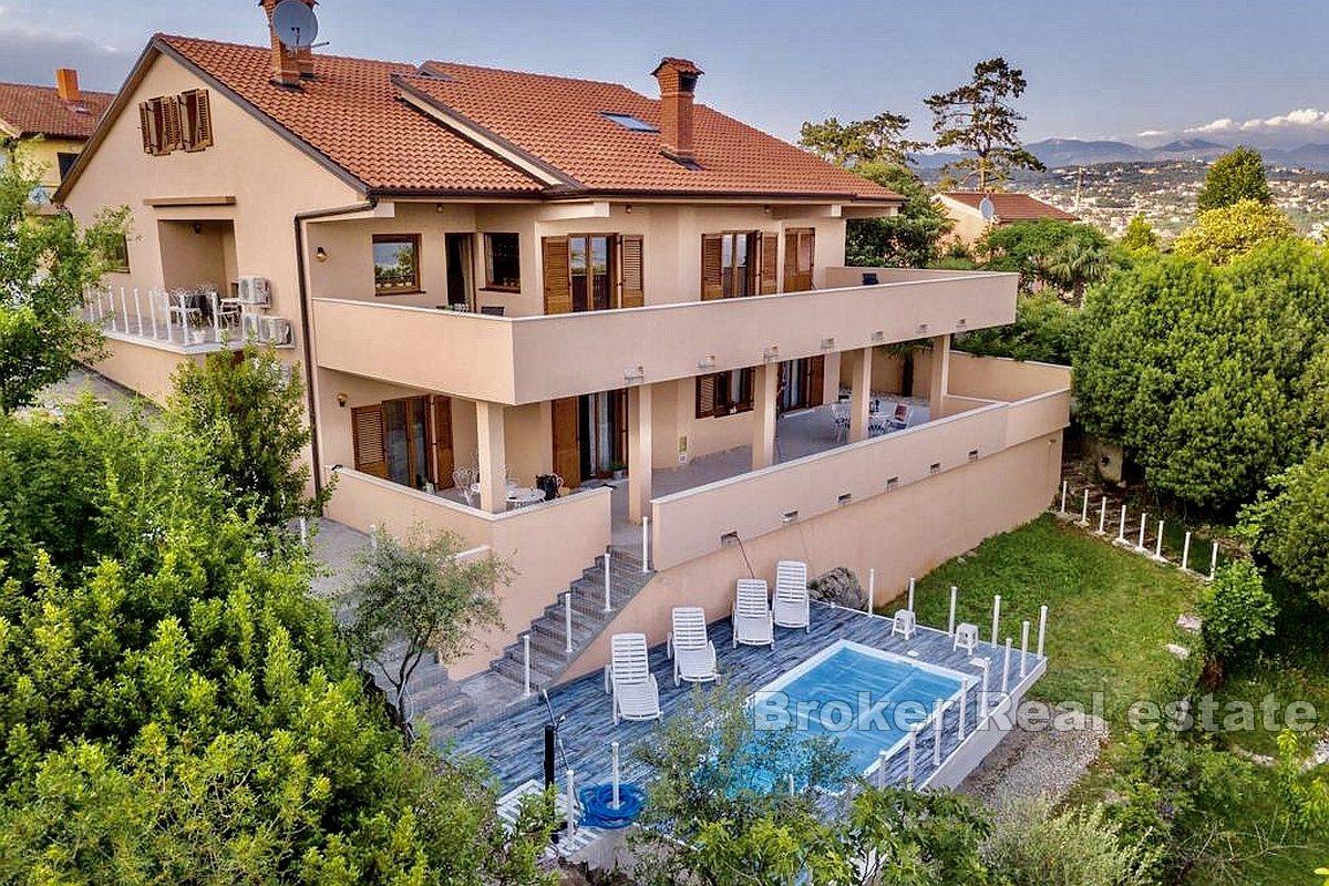 Okouzlující prázdninový dům s bazénem