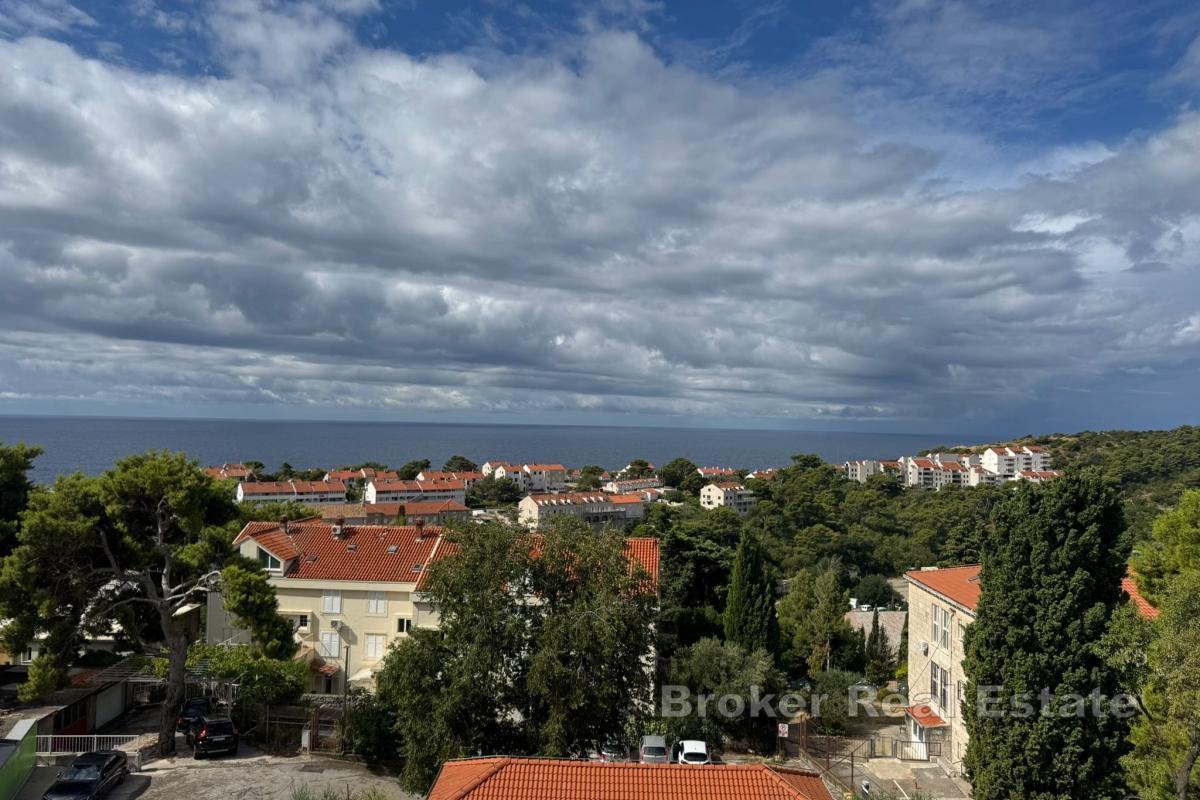 Četvorosoban stan na atraktivnoj lokaciji