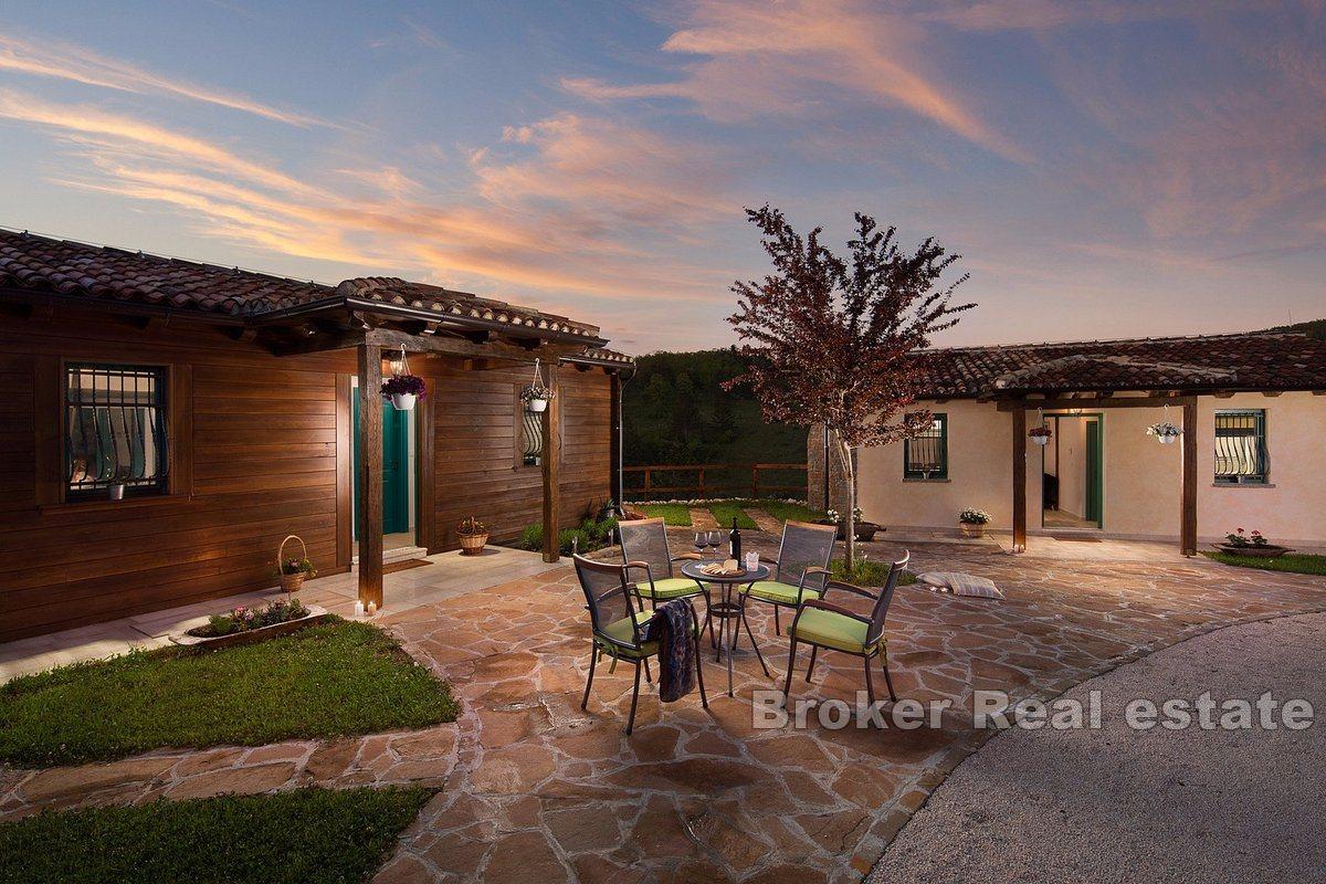 Tenuta con case vacanze e turismo