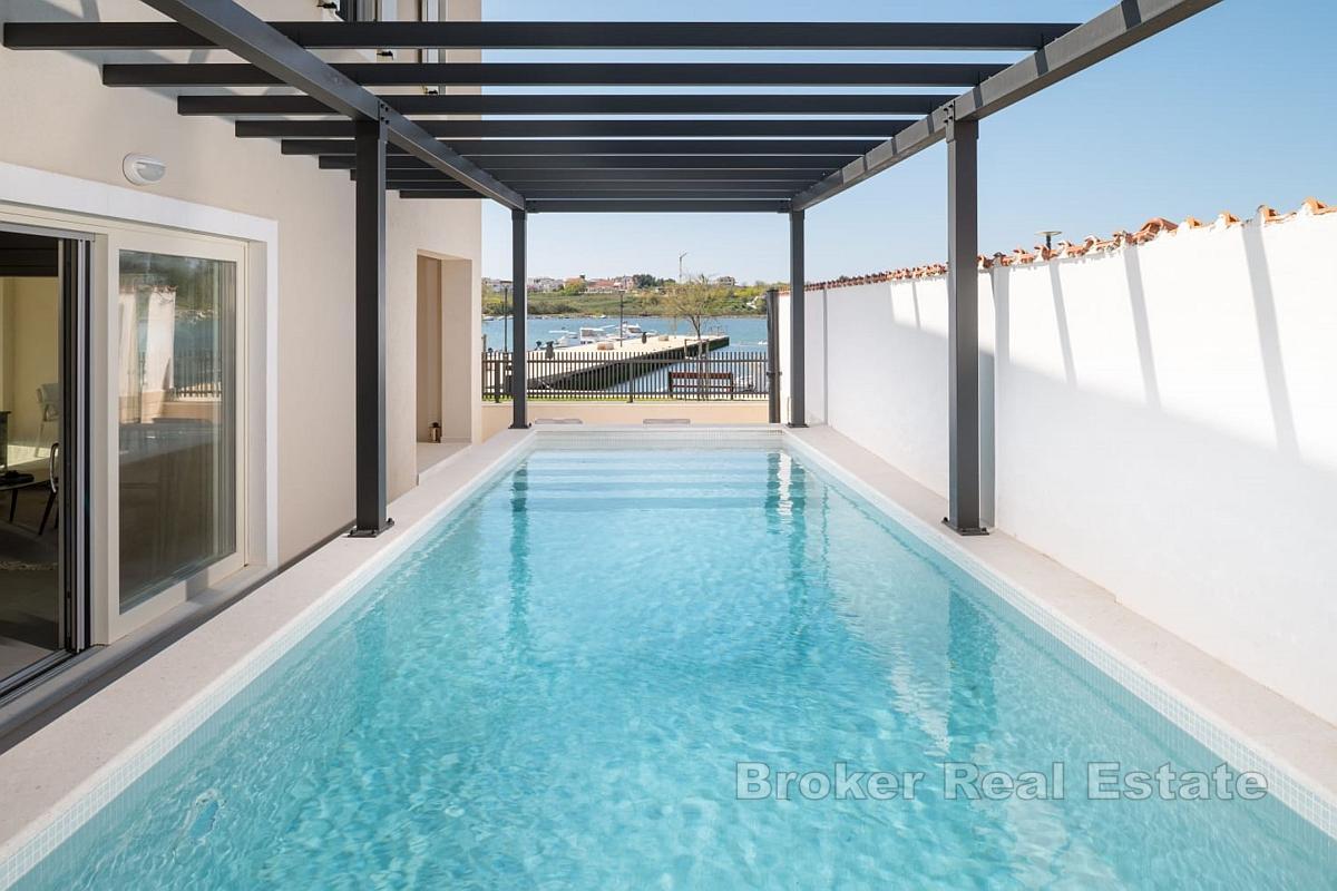 Luksusvilla i første rekke til sjøen