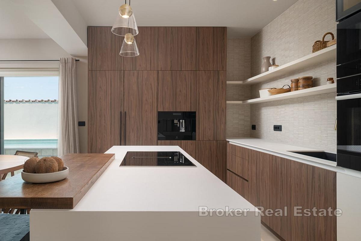 Luksusvilla i første rekke til sjøen