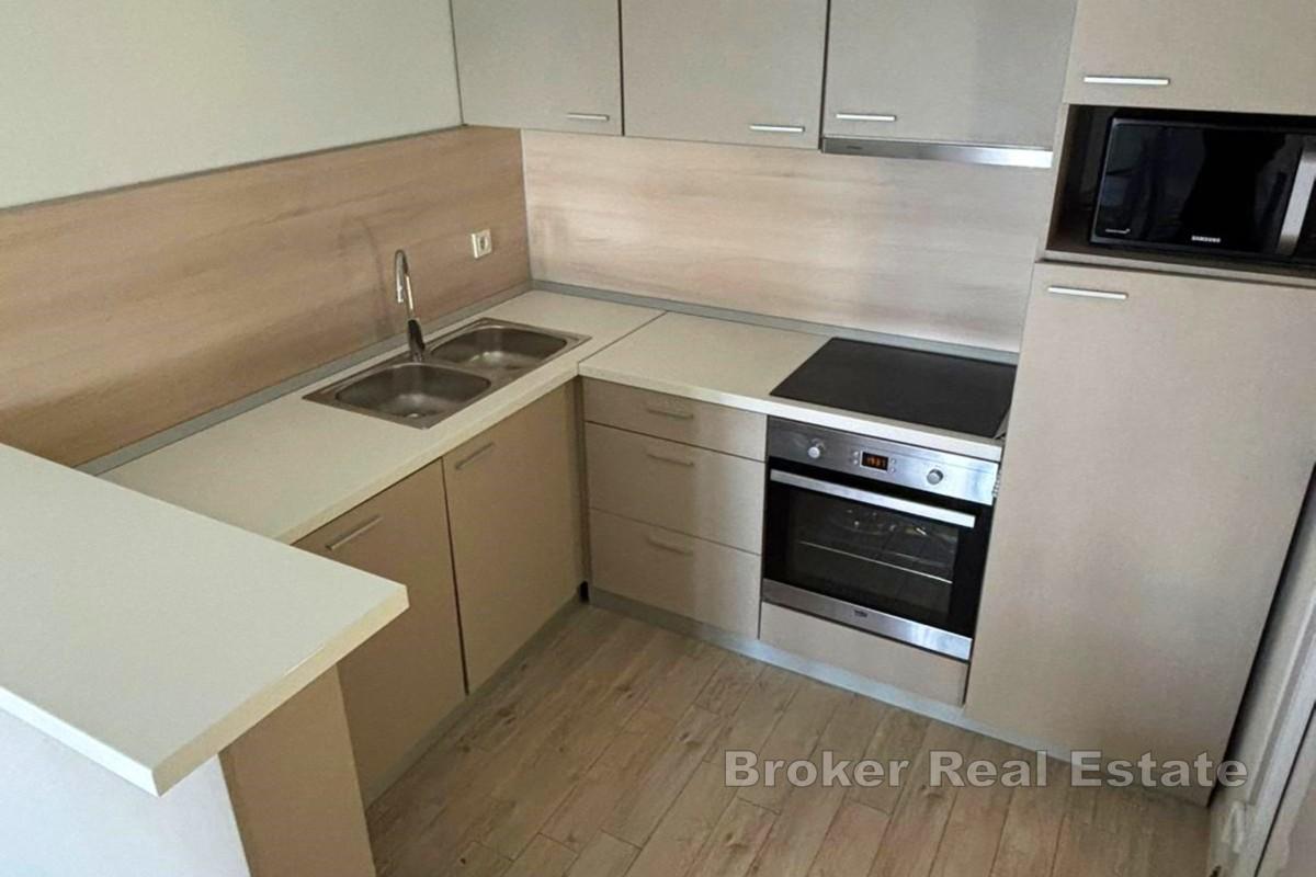 Apartmanska kuća prvi red do mora