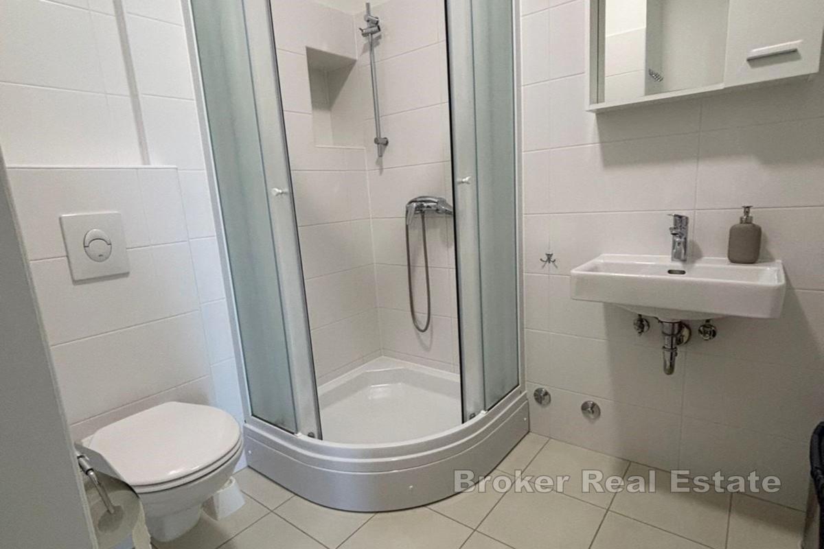 Apartmanska kuća prvi red do mora