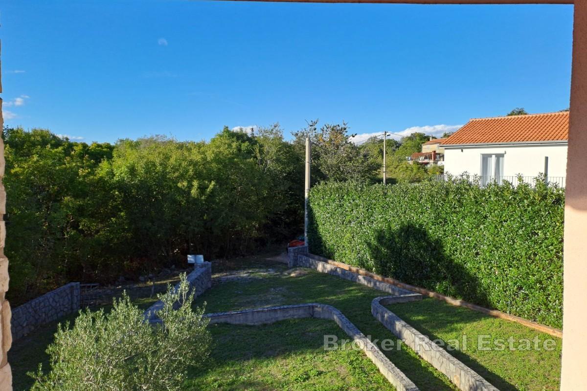 Romslig hus i rolig beliggenhet