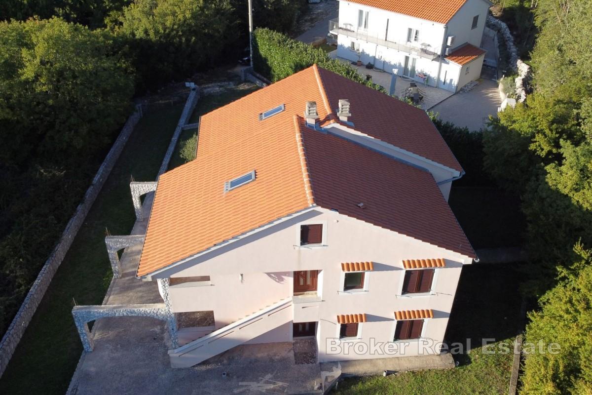 Romslig hus i rolig beliggenhet