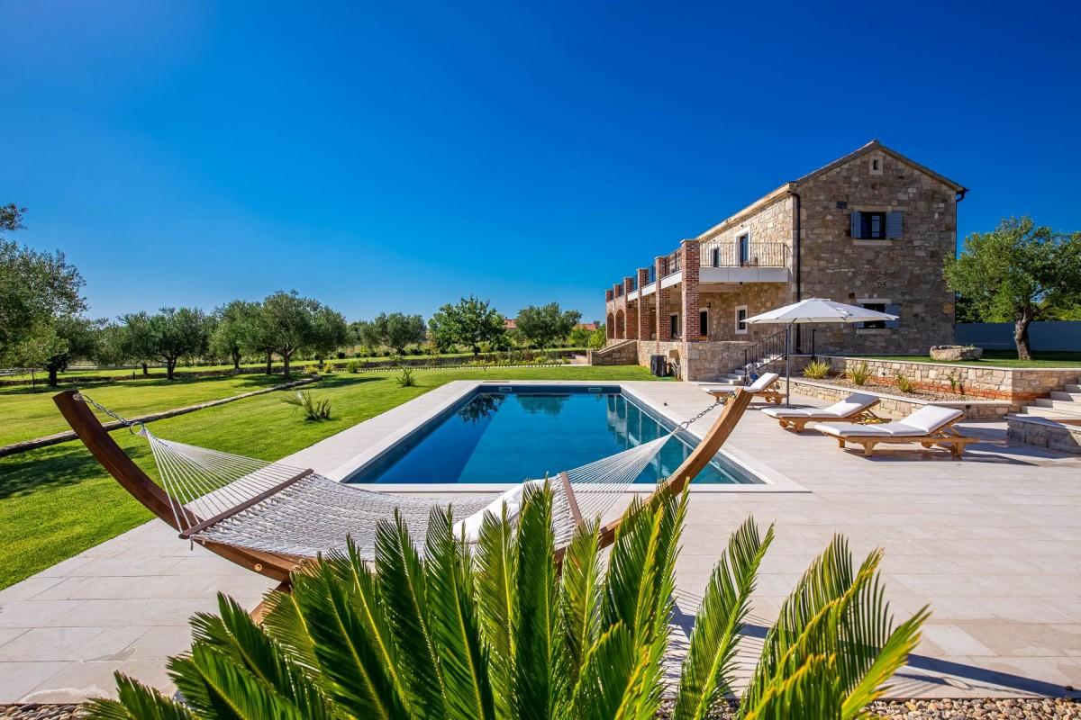 001-1026-15-Zadar-Luxurious-villa-with-tennis-court-for-sale