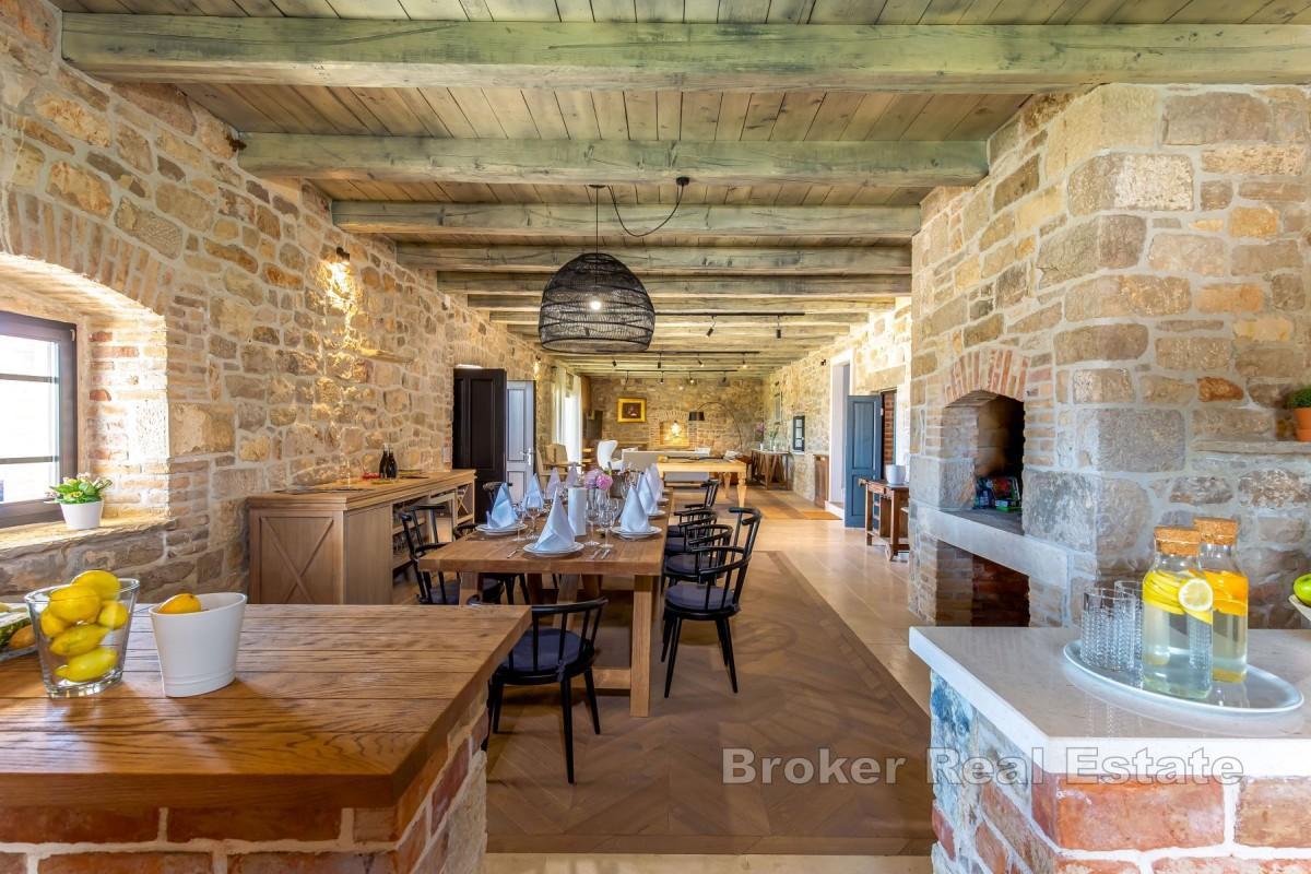 Luksusvilla med tennisbane og svømmebasseng