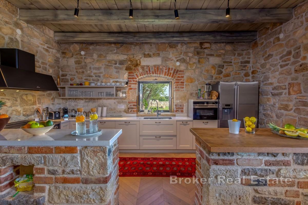 Luksusvilla med tennisbane og svømmebasseng