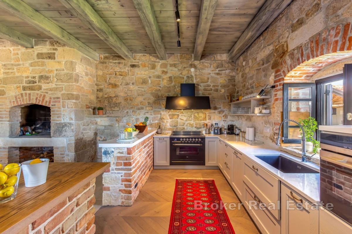 Luksusvilla med tennisbane og svømmebasseng