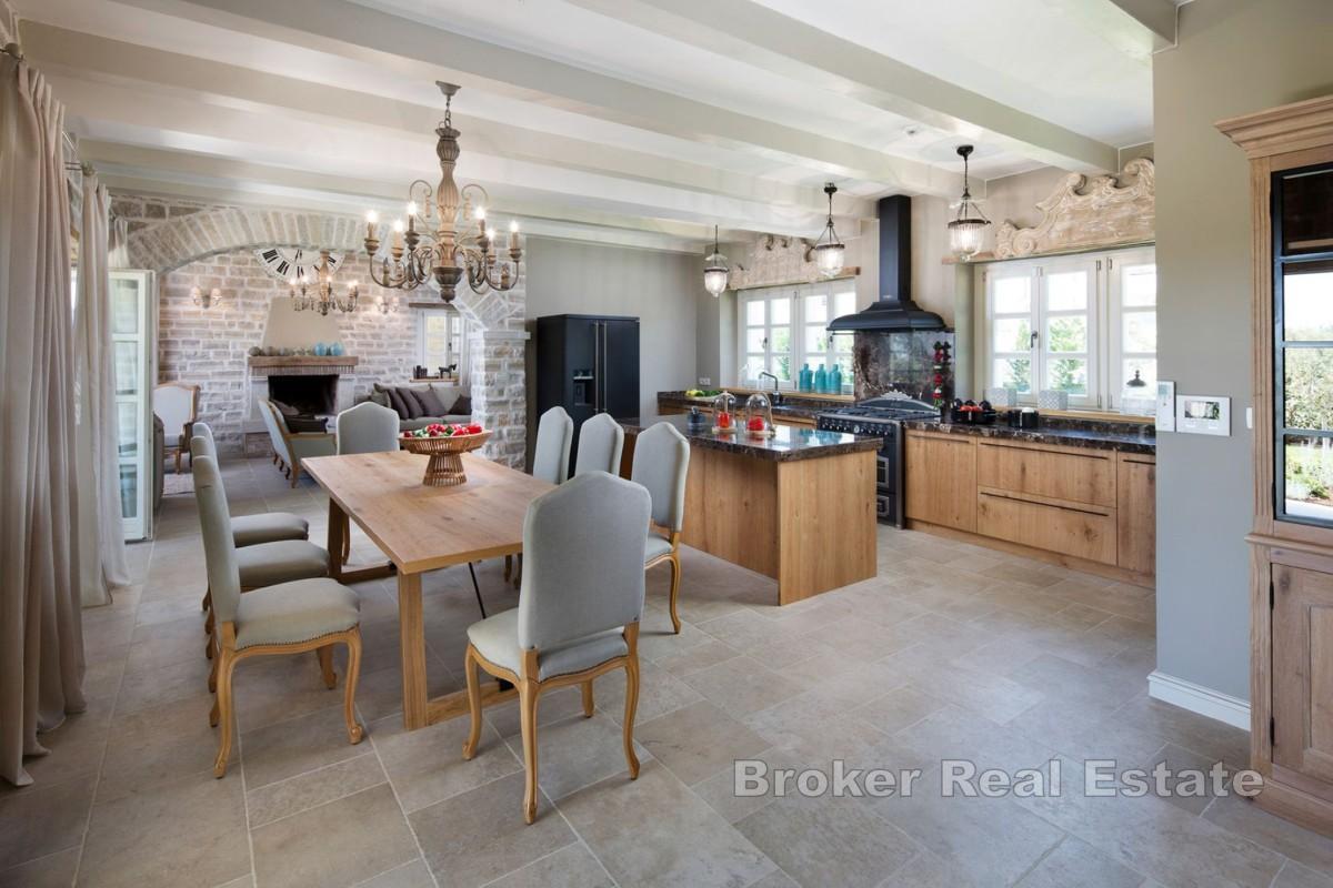 Moderní vila s bazénem v srdci Istrie