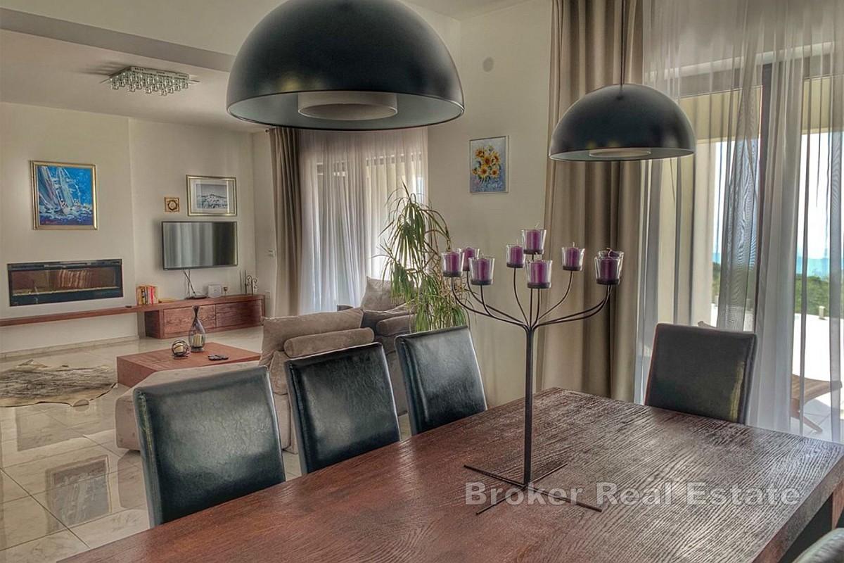 Dom s dvoma bytovými jednotkami a priestrannou záhradou