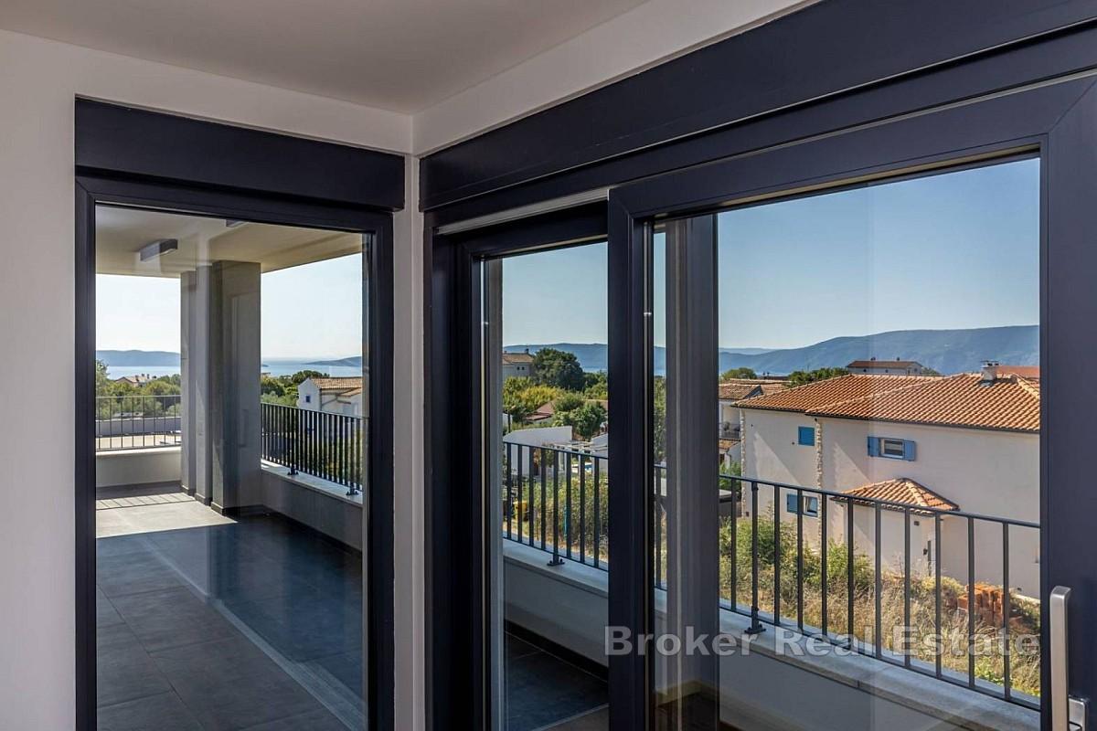 Villa med basseng i rolig beliggenhet