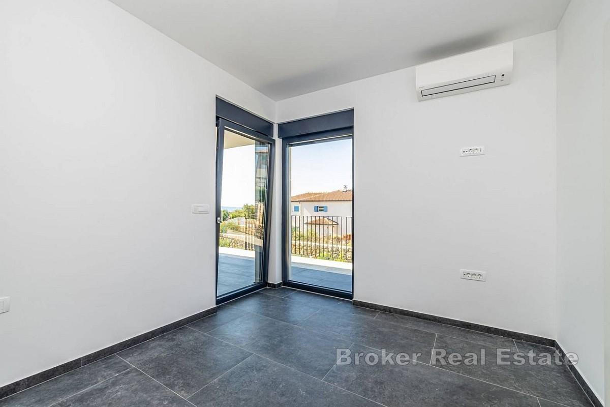 Villa med basseng i rolig beliggenhet