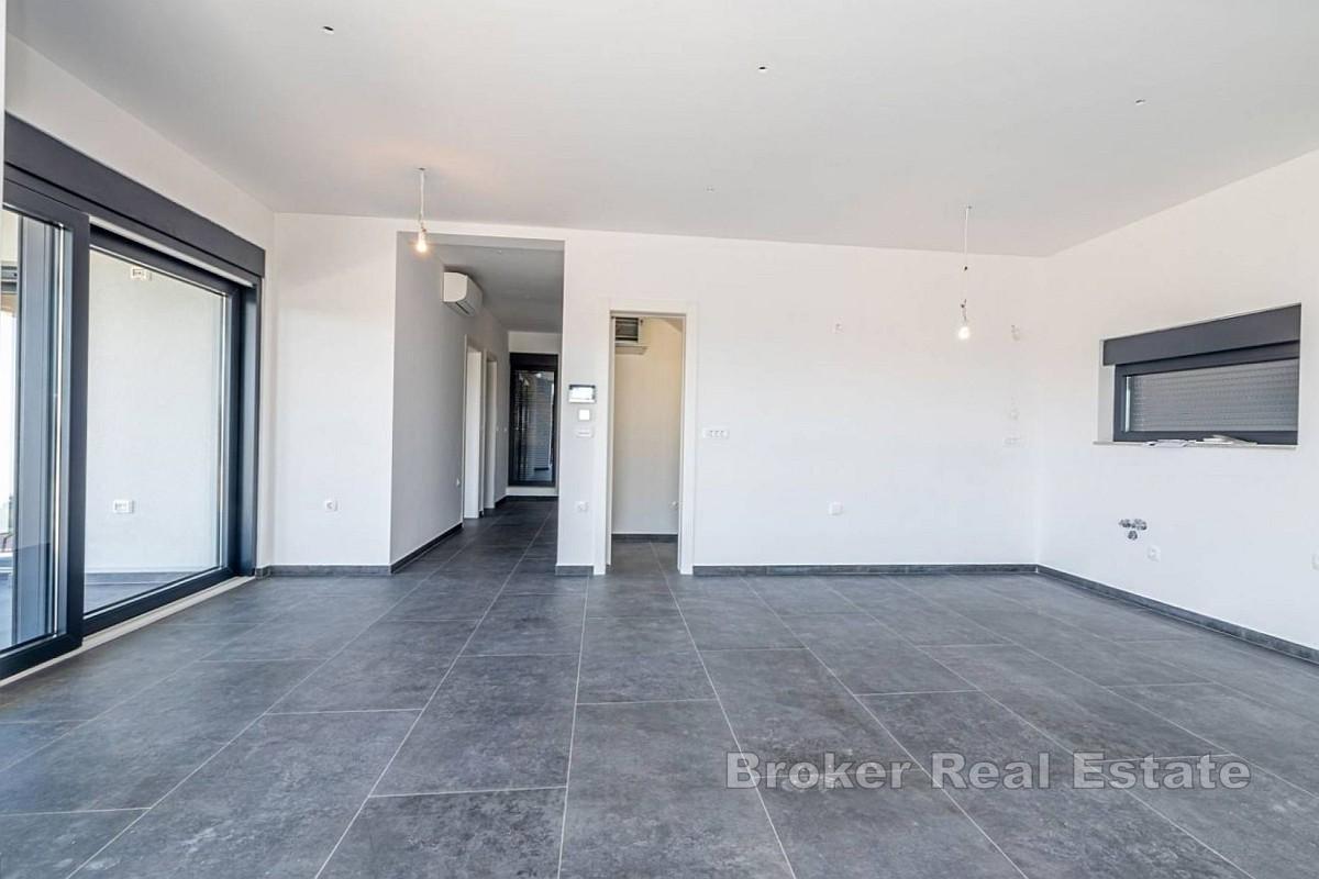 Villa med basseng i rolig beliggenhet