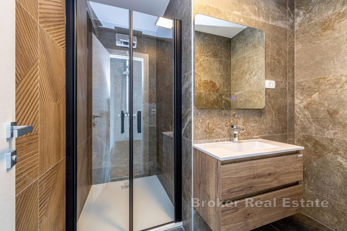 Villa med basseng i rolig beliggenhet