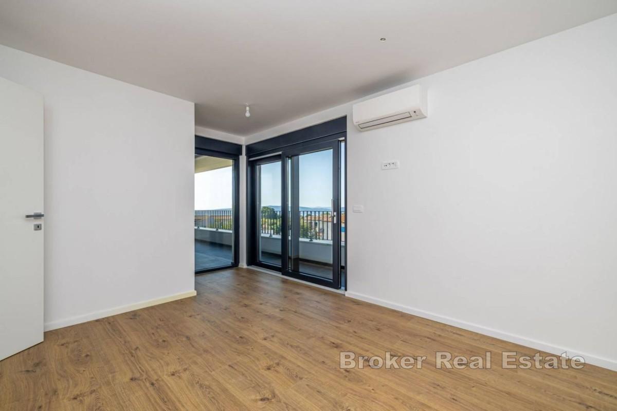 Villa med basseng i rolig beliggenhet