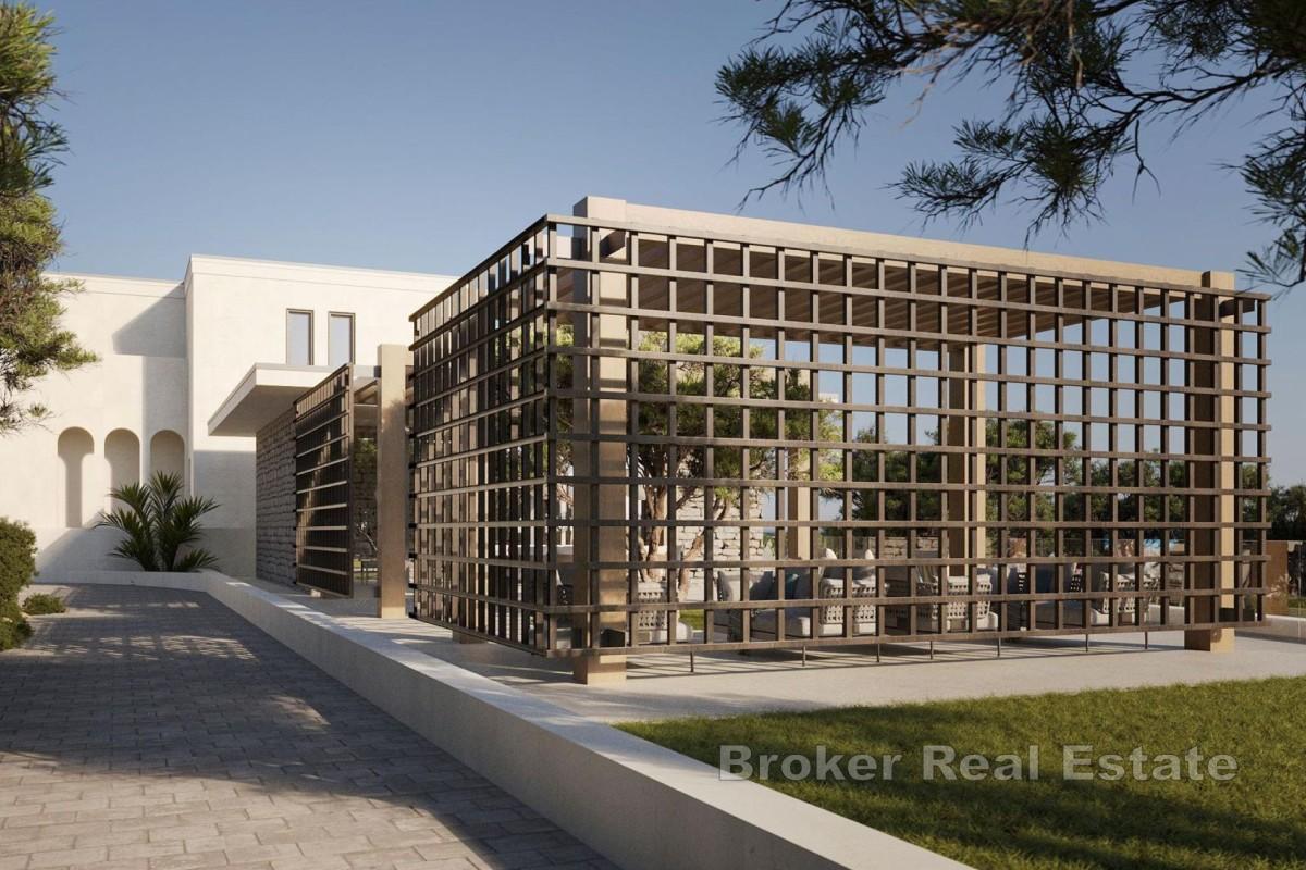 Byggnadsmark med projekt vid havet