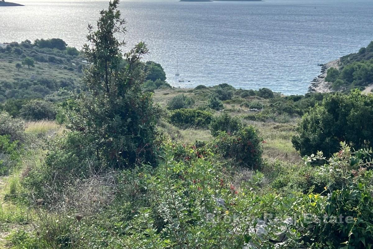 Byggnadsmark med projekt vid havet