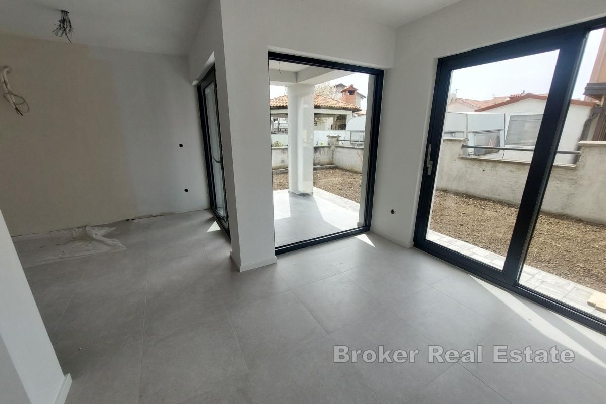 Casa con giardino e terrazza panoramica in posizione tranquilla