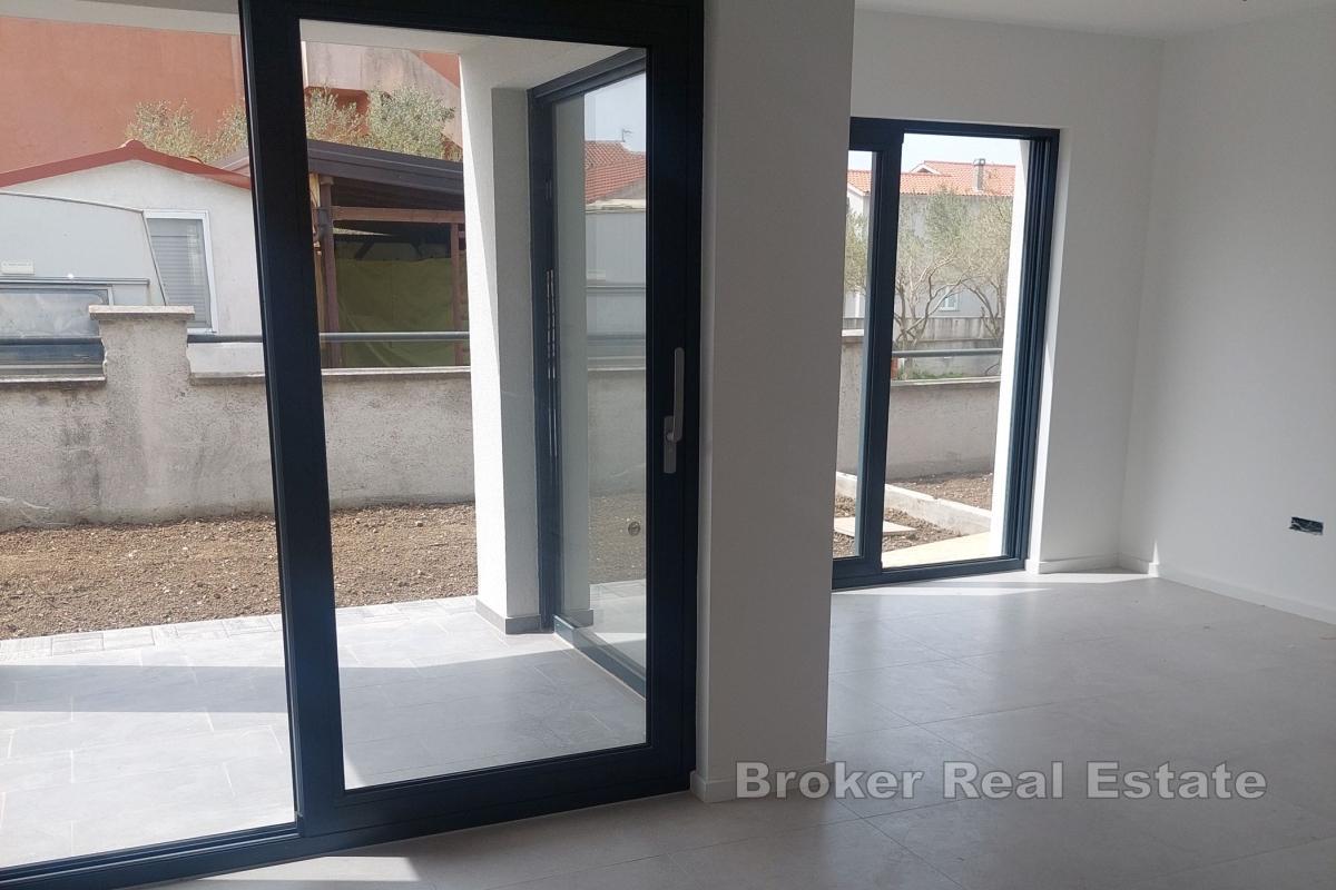 Dom so záhradou a strešnou terasou v pokojnom prostredí