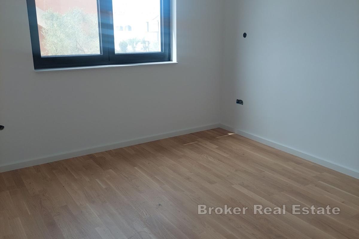 Dom so záhradou a strešnou terasou v pokojnom prostredí