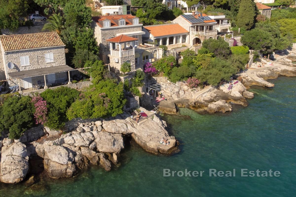 Zweistöckiges Haus in der ersten Reihe zum Meer