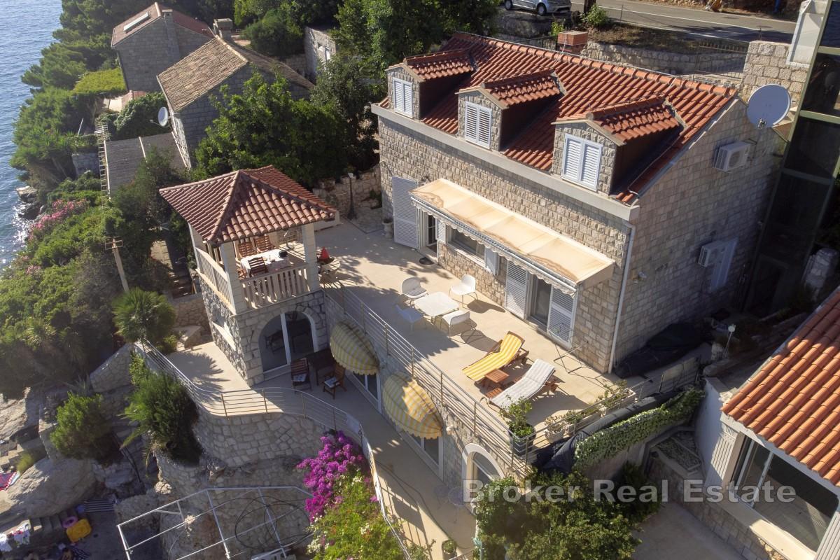 Zweistöckiges Haus in der ersten Reihe zum Meer
