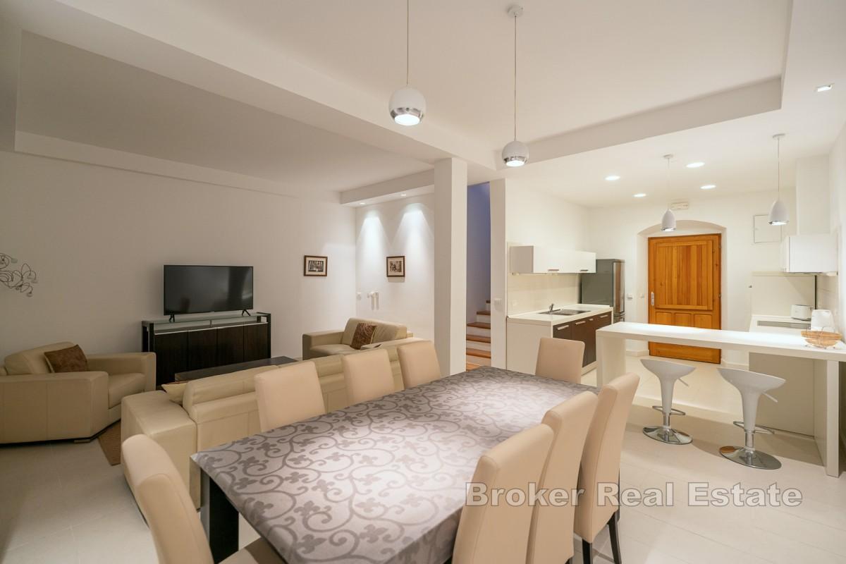 Villa avec piscine en bord de mer